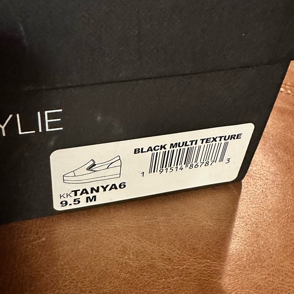 Kendall & Kylie Black Platform Sneaker w/ Sequins. Size 9. Box not included. - Picture 3 of 7